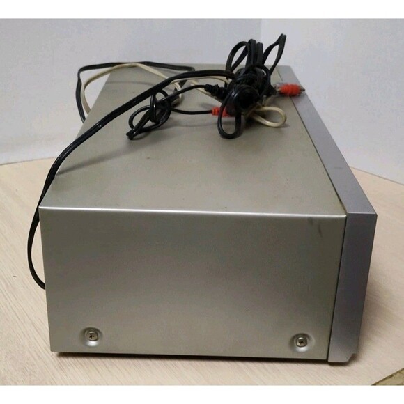 Vintage Sanyo RD W55 Double Stereo Cassette Deck Tape Player Powers On-Parts - Picture 8 of 10